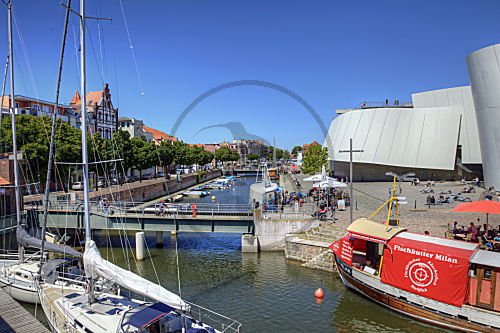 Hafen Stralsund mit Ozeaneum
