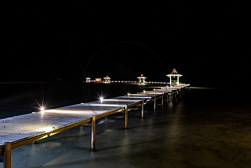 Steg in der Nacht