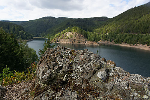 Landschaft an der Ohratalsperre, Thüringer Wald, Deutschland