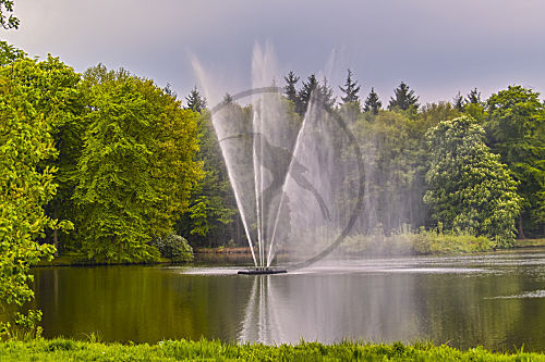 DIE FONTAENE. THE FOUNTAIN.